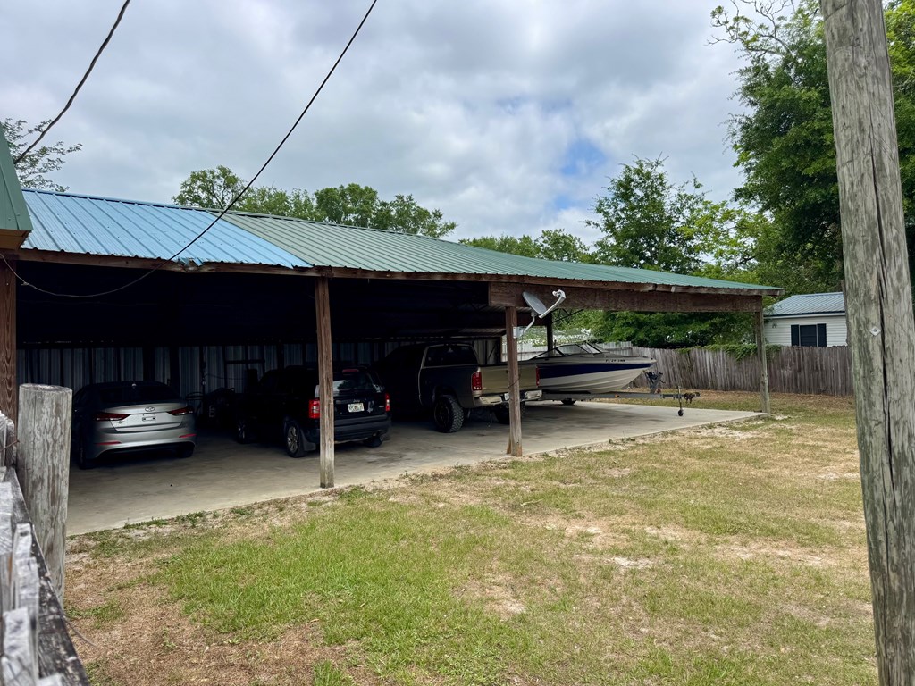 120 N 2nd St, 32465