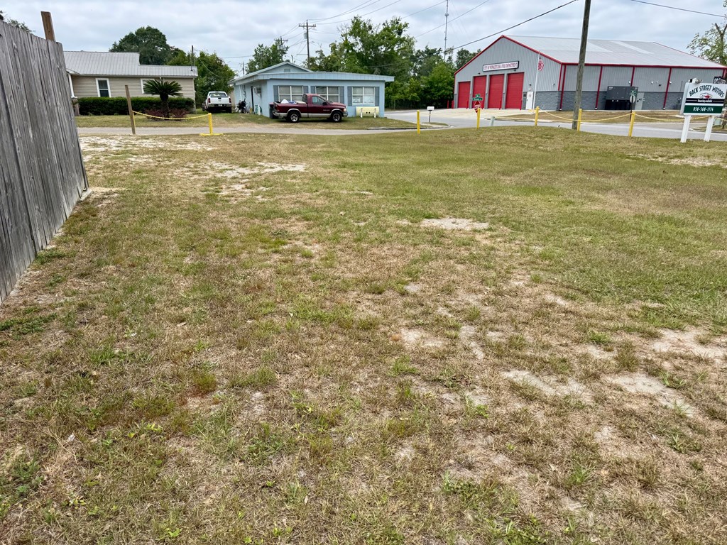 120 N 2nd St, 32465