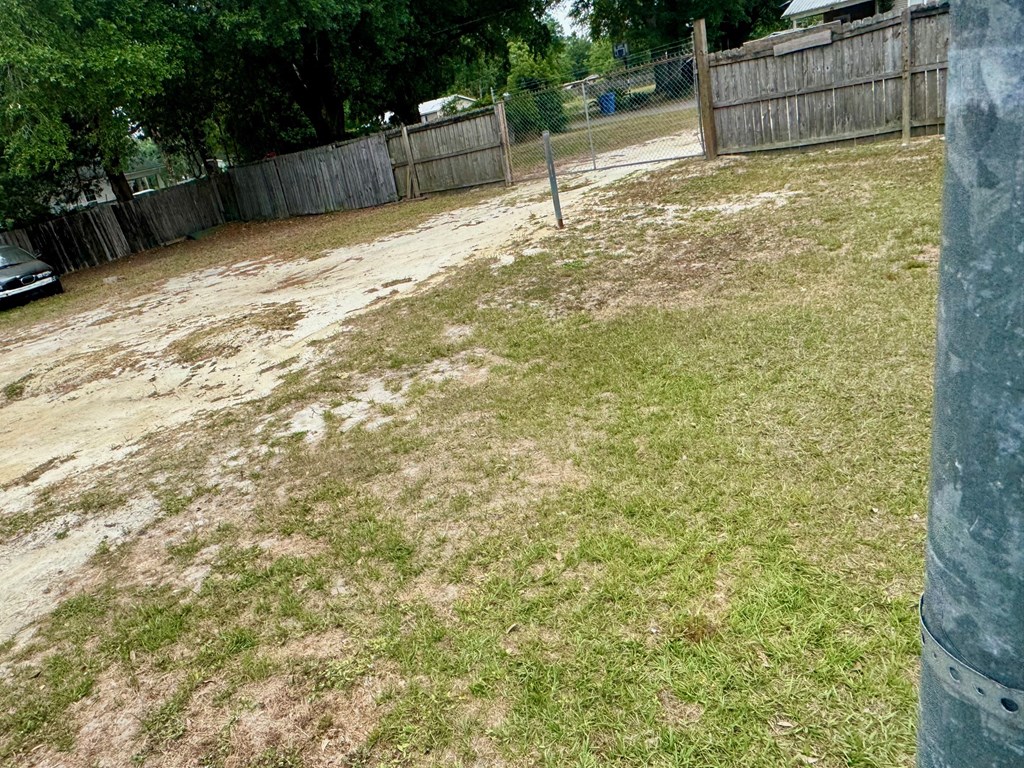 120 N 2nd St, 32465
