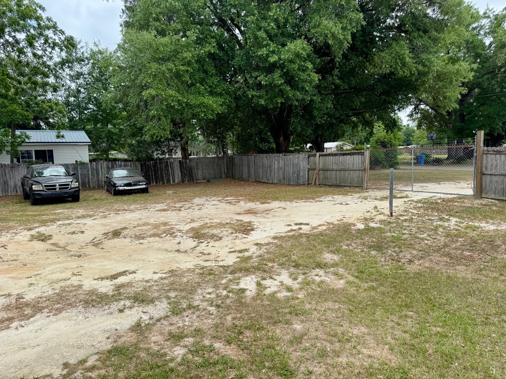 120 N 2nd St, 32465