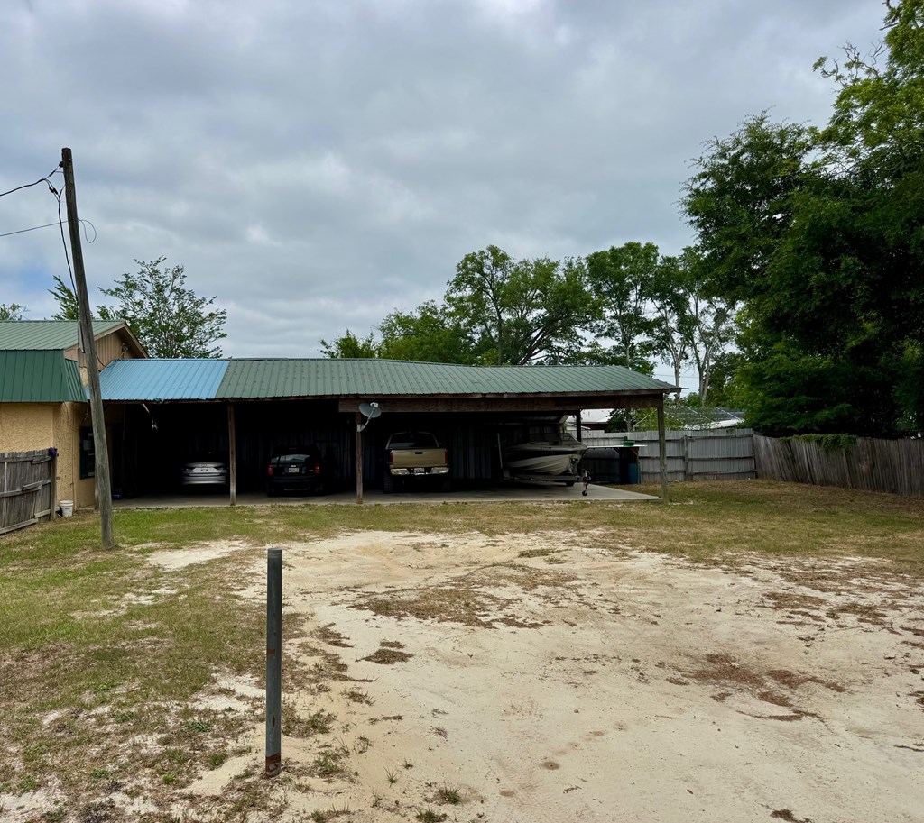 120 N 2nd St, 32465