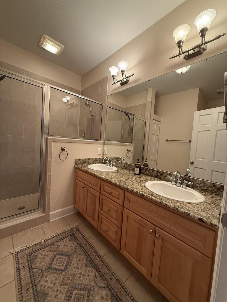 1302 Picketts Landing Ct # E4, 32322 Unit: E4