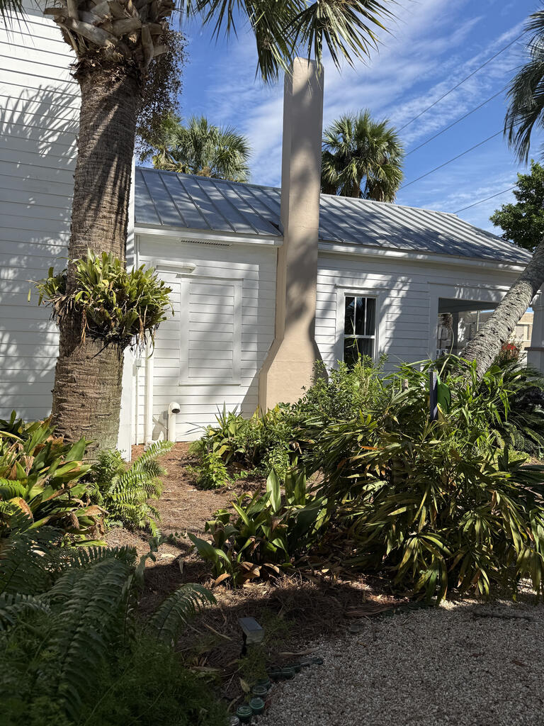 19 Leslie Street, 32320