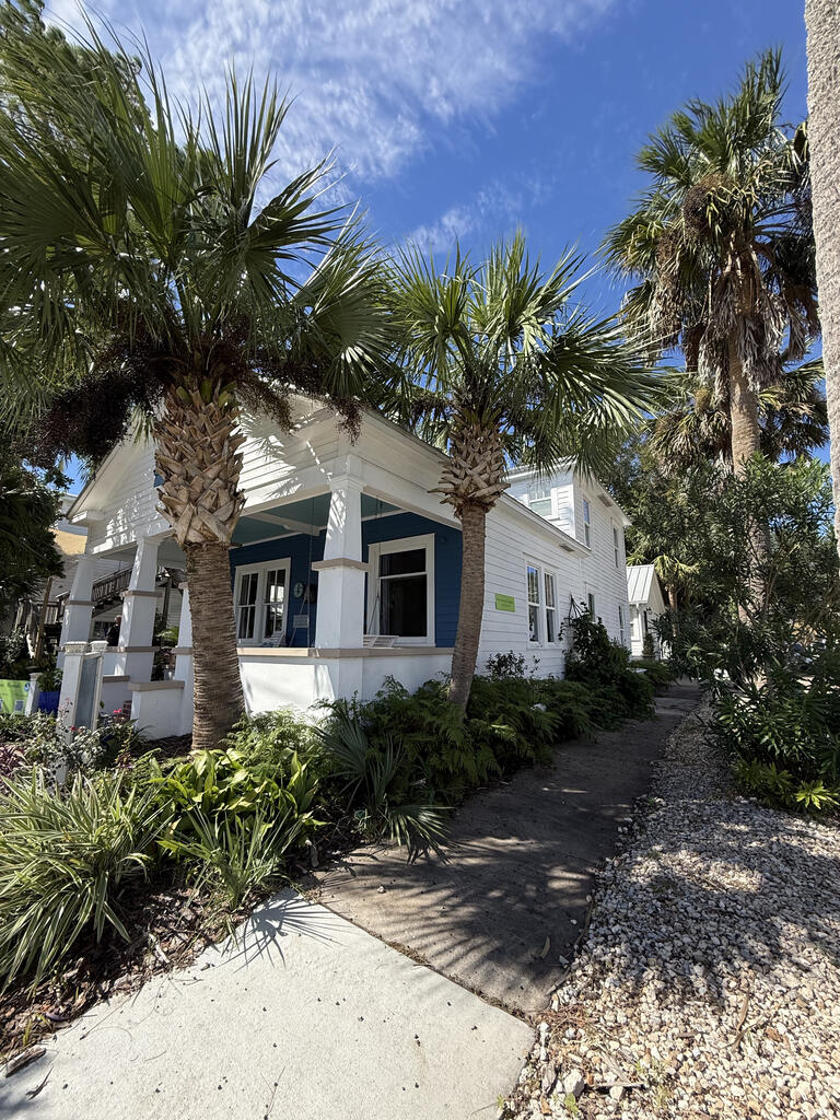 19 Leslie Street, 32320