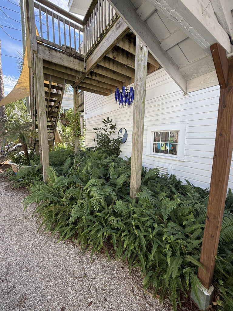 19 Leslie Street, 32320