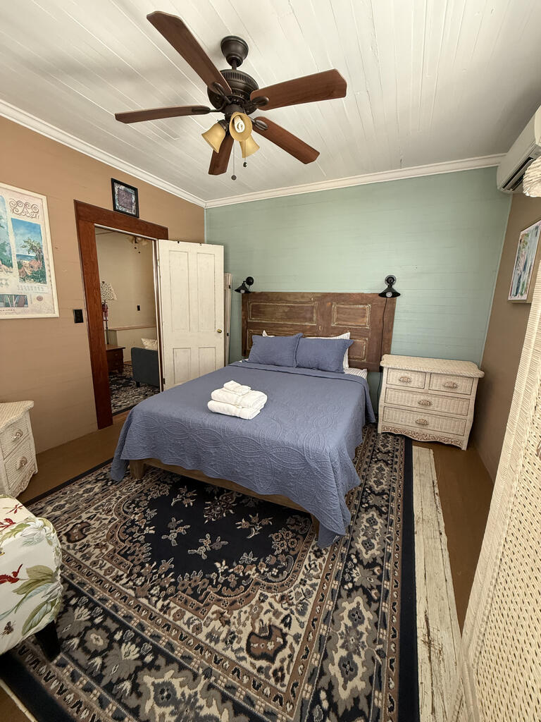 19 Leslie Street, 32320