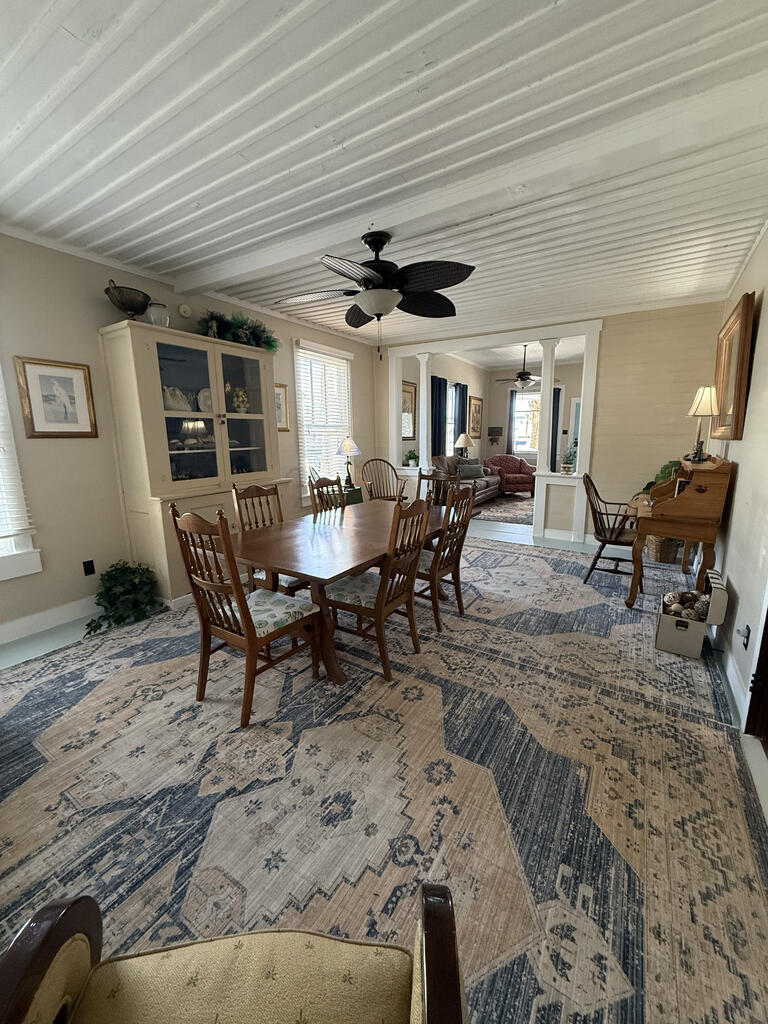 19 Leslie Street, 32320