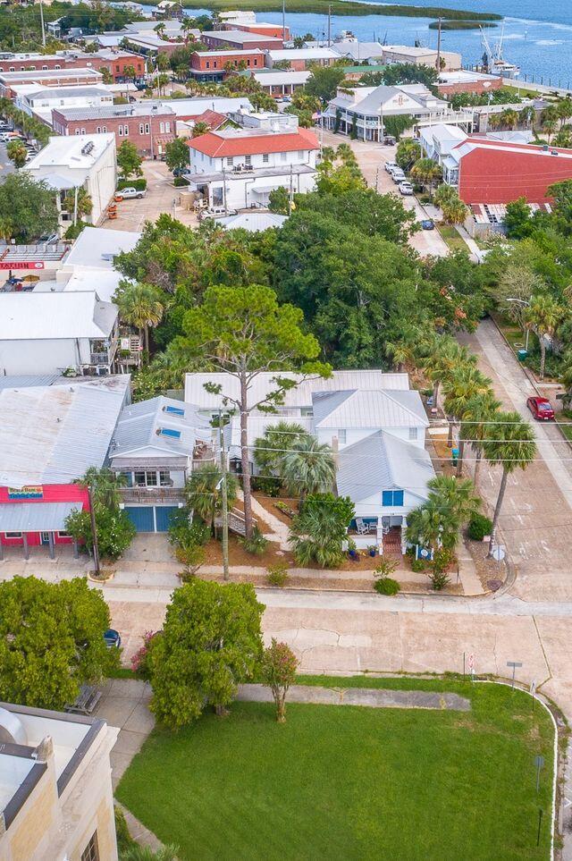 19 Leslie Street, 32320