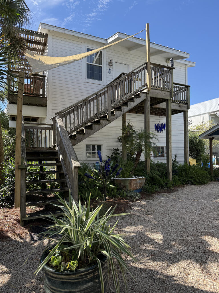 19 Leslie Street, 32320