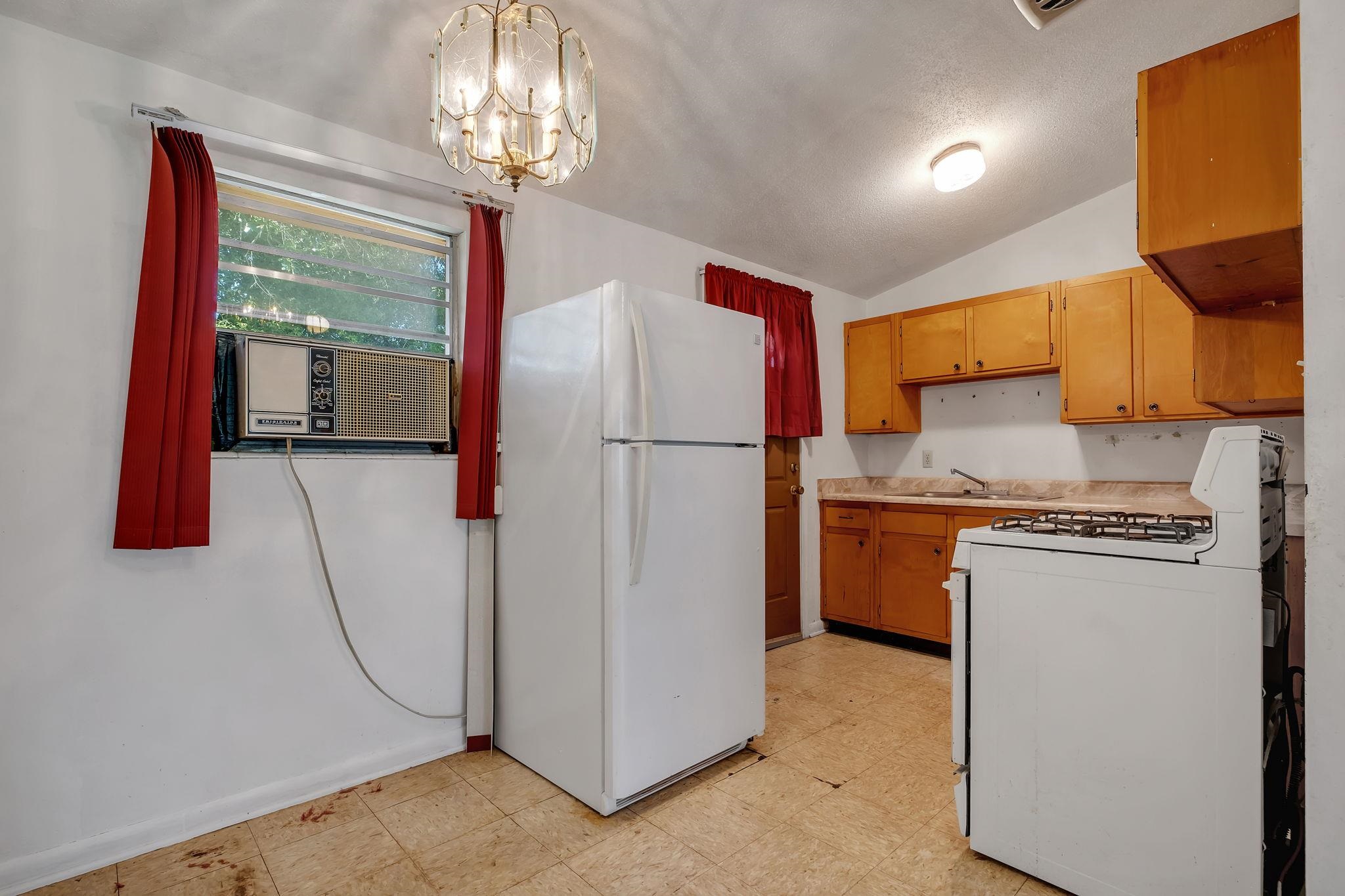709 Gladiola Terrace
