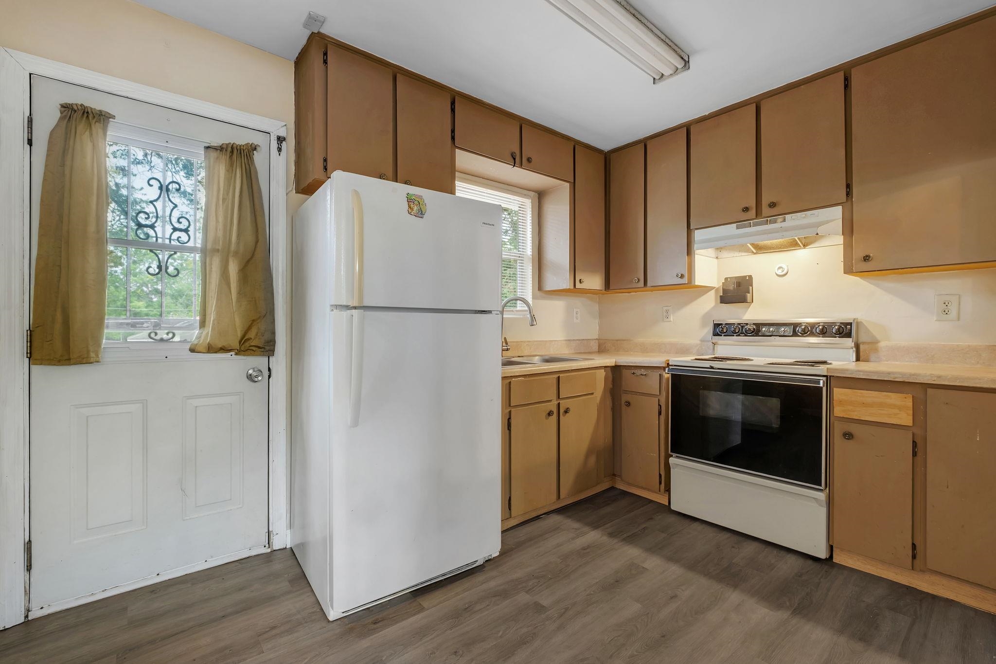 2142 Saxon Street