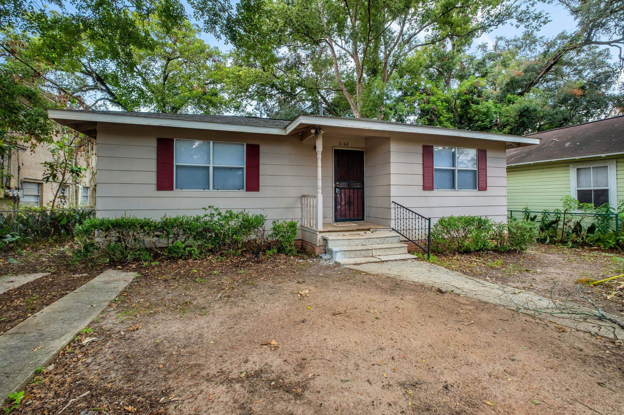 2142 Saxon Street