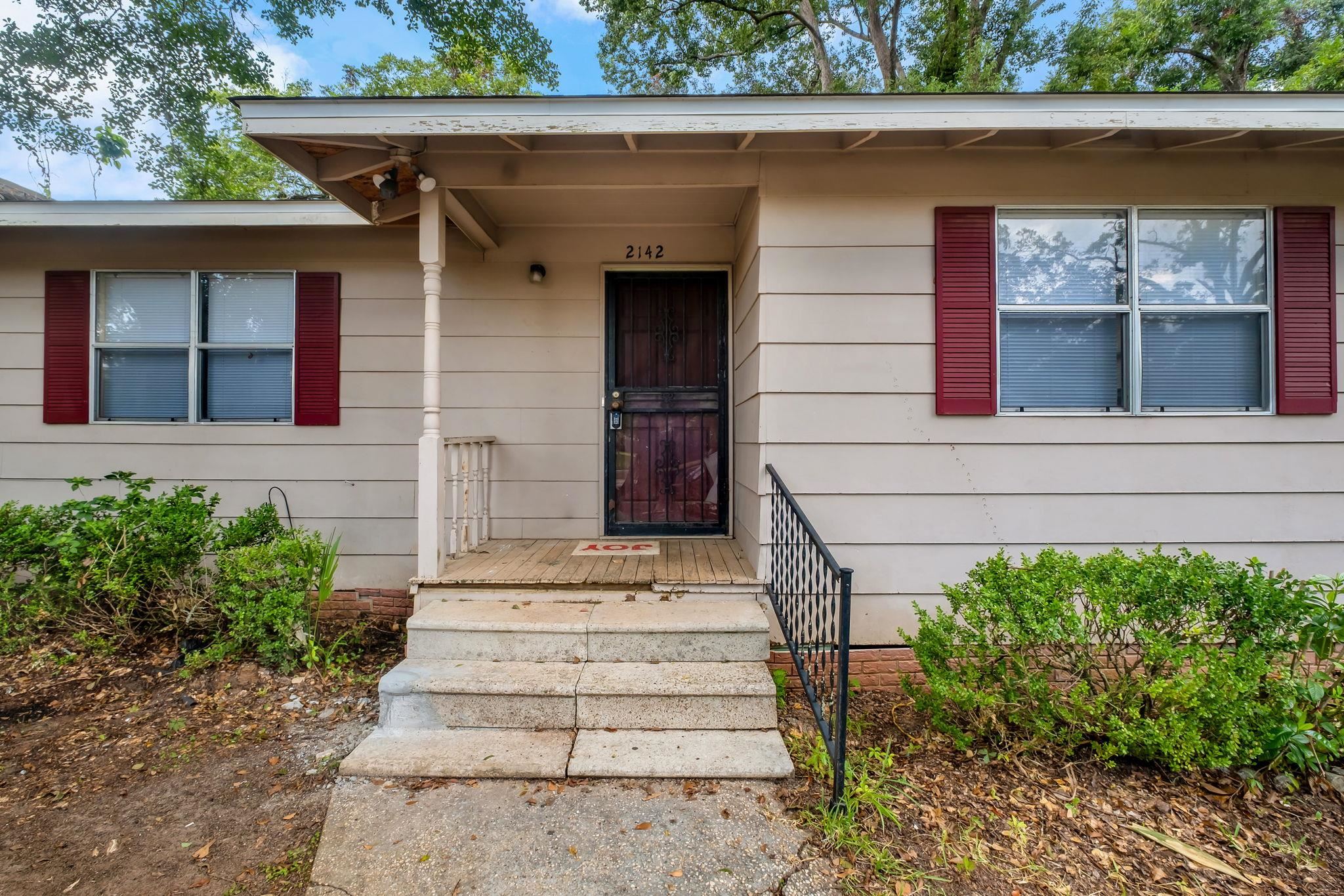 2142 Saxon Street