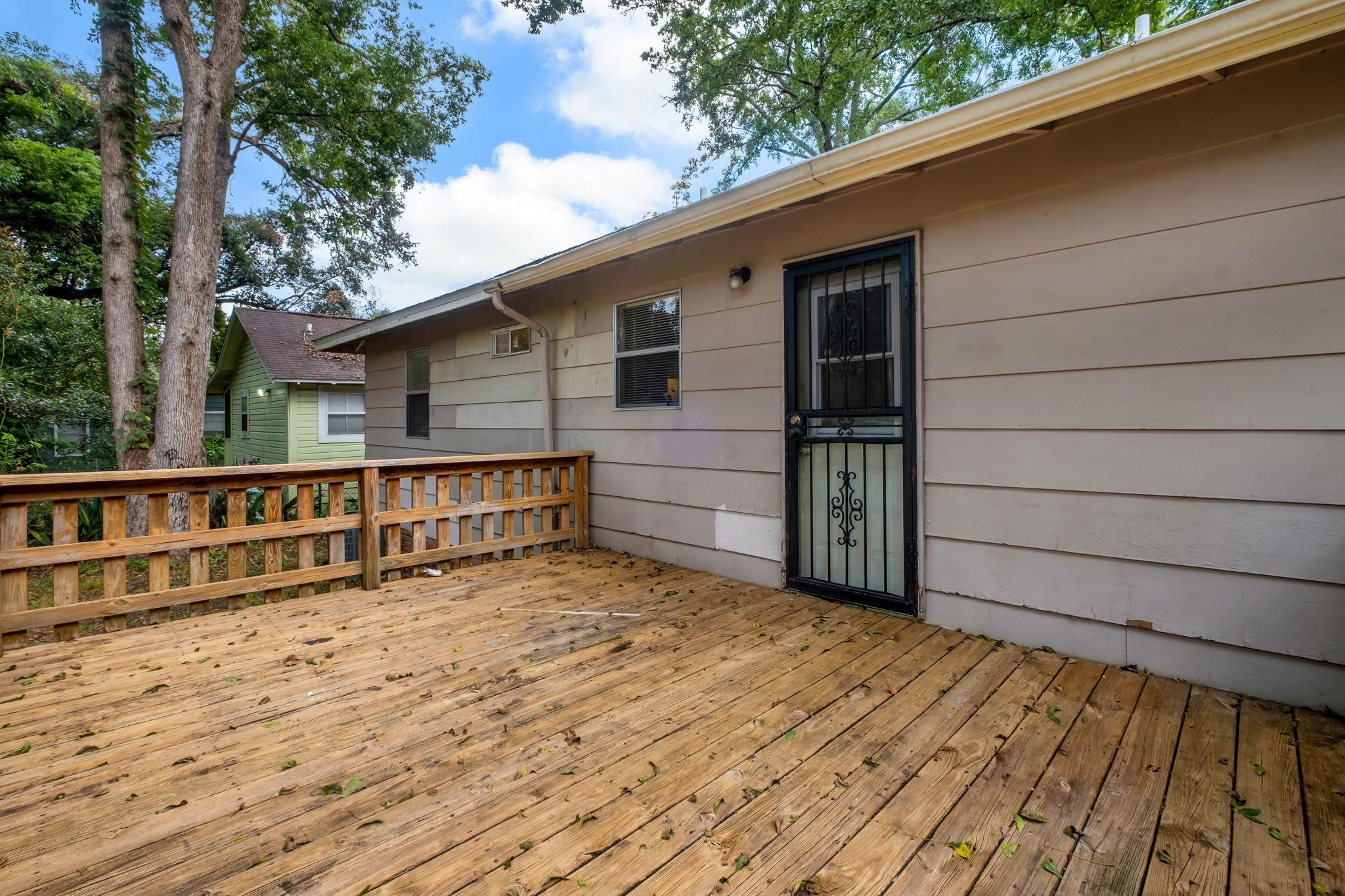 2142 Saxon Street