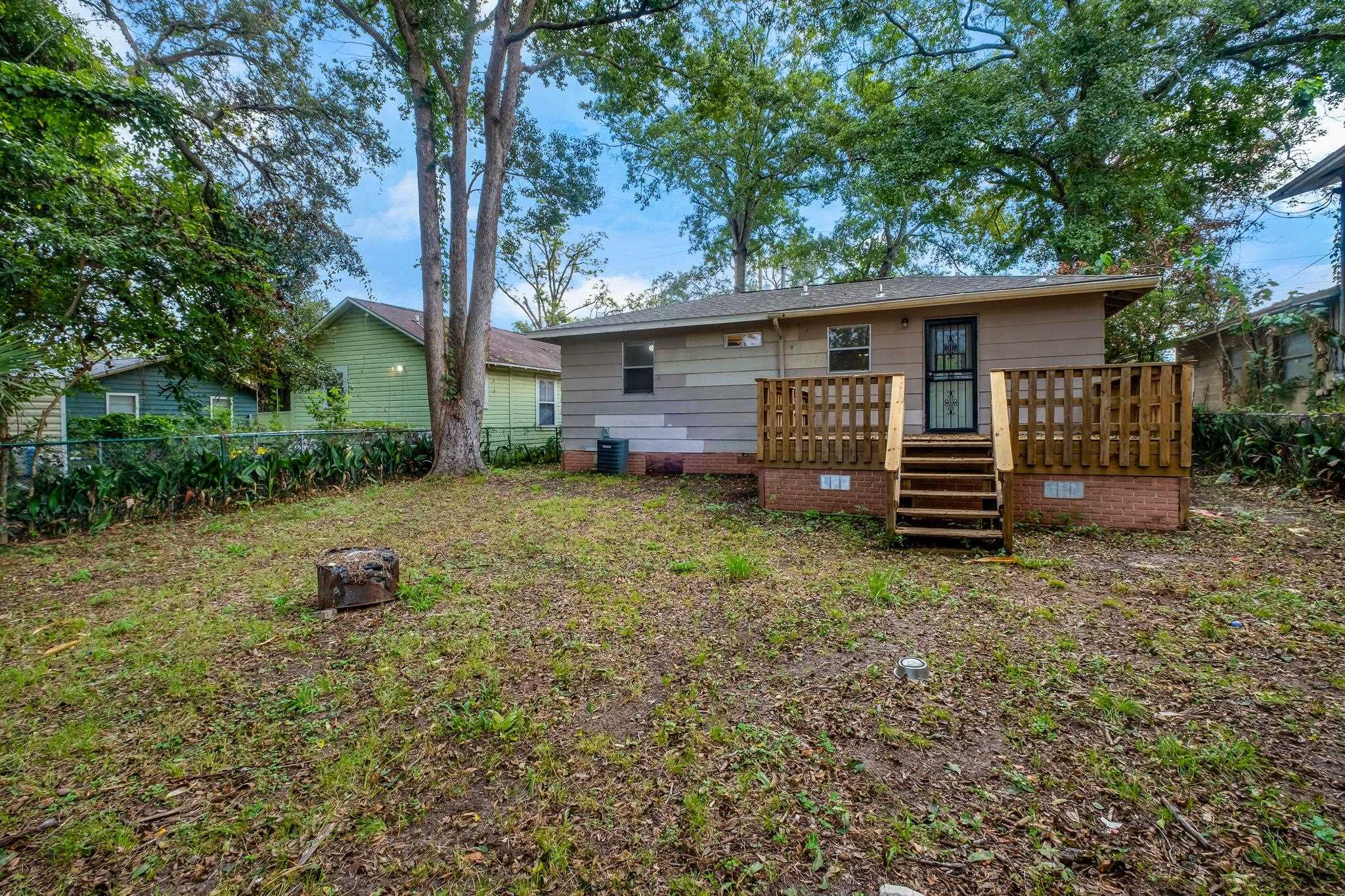 2142 Saxon Street