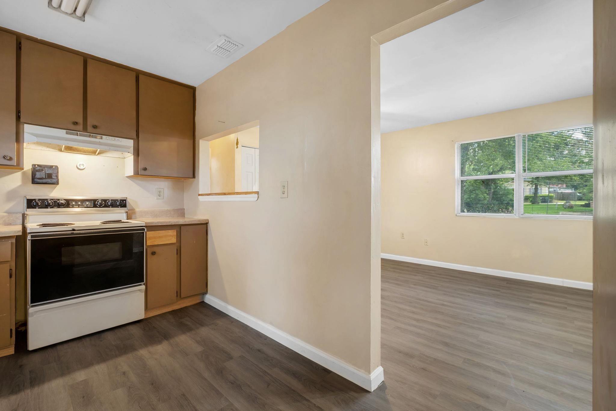 2142 Saxon Street