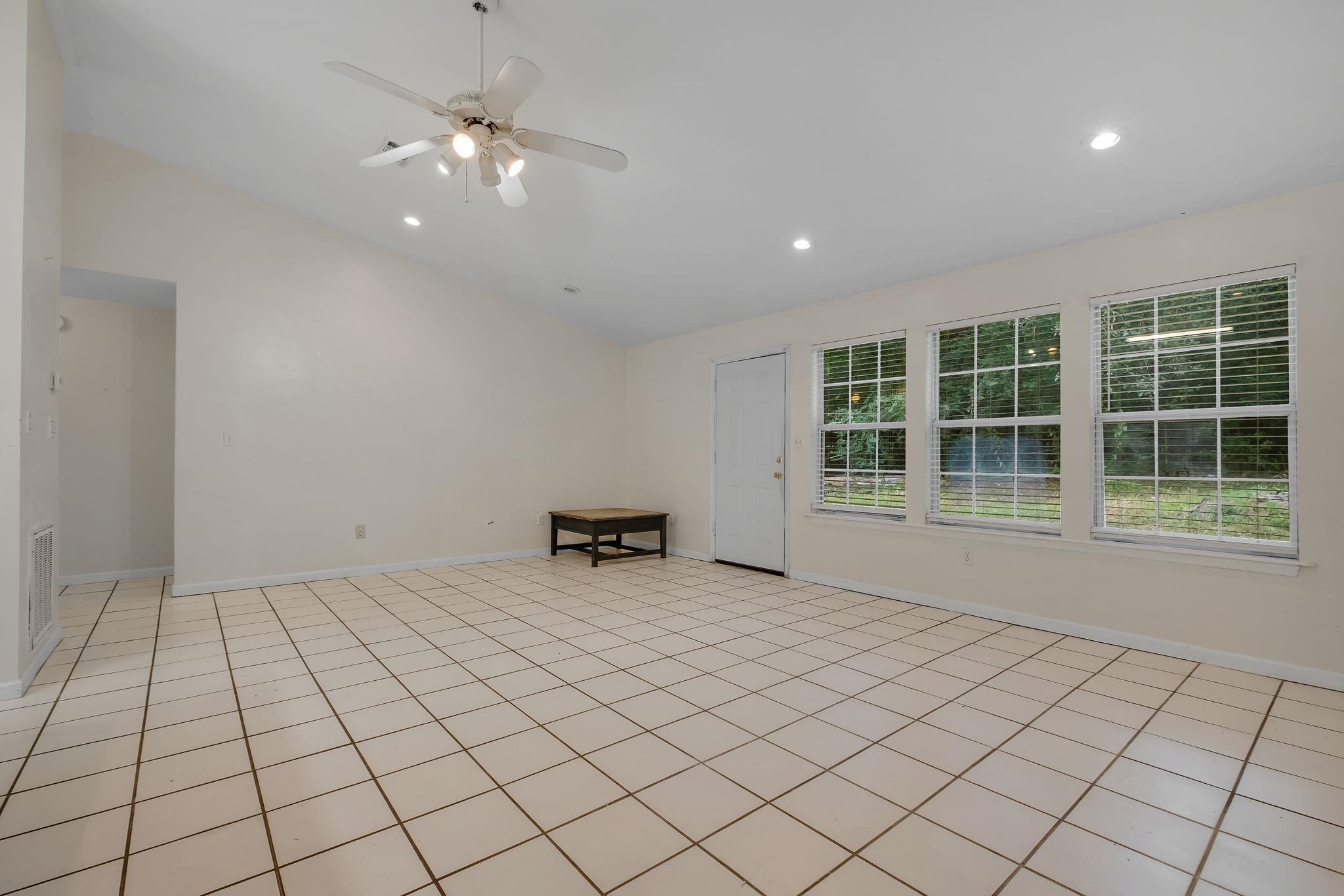 2214 Amelia Circle