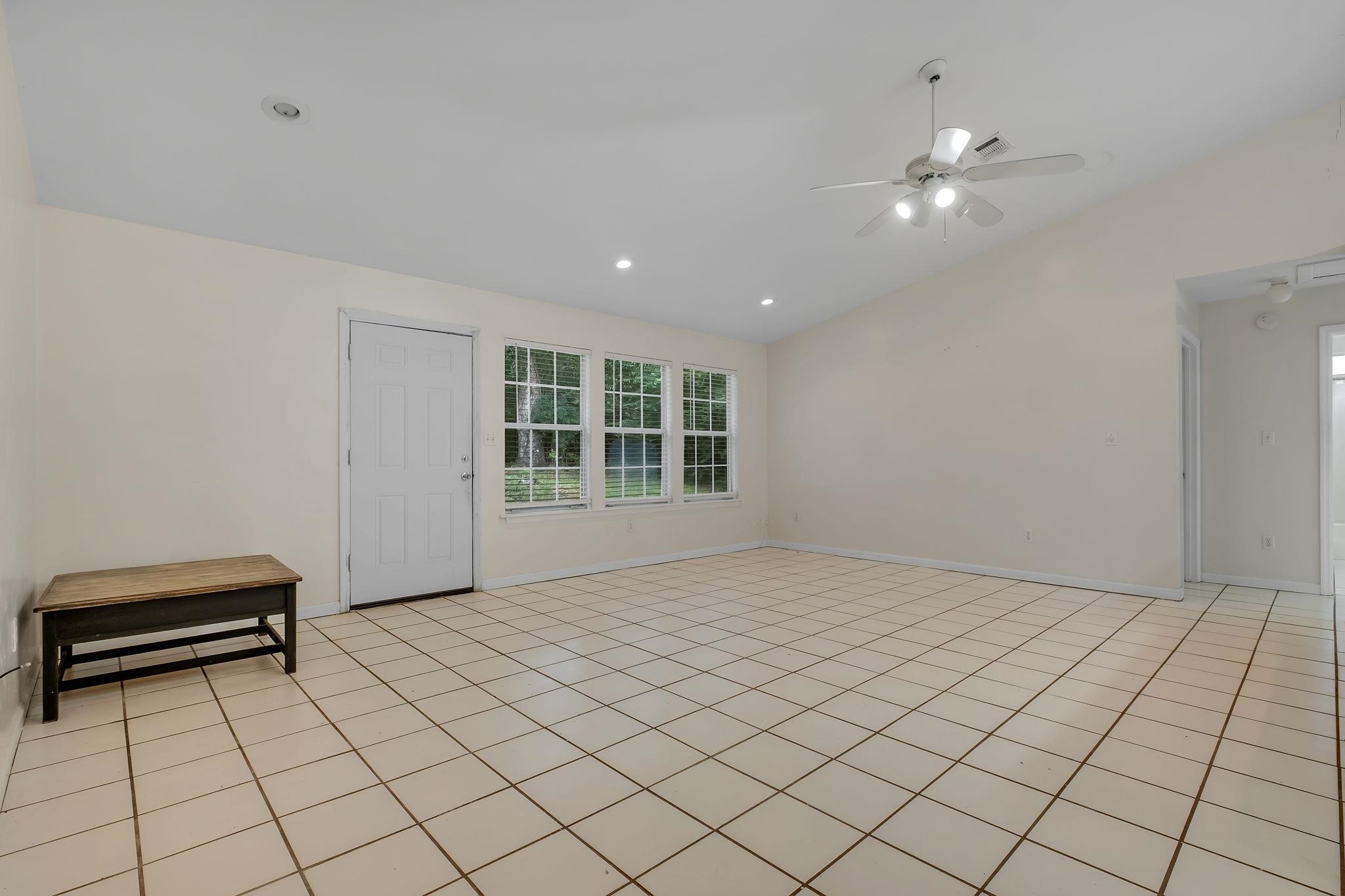 2214 Amelia Circle
