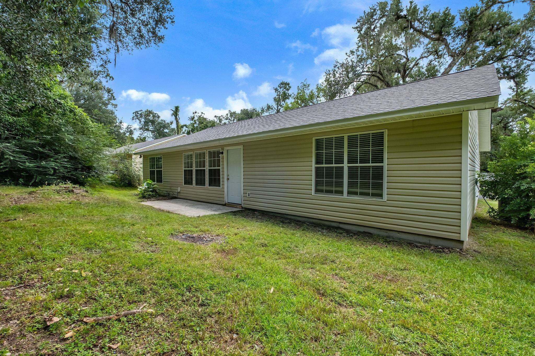 2214 Amelia Circle