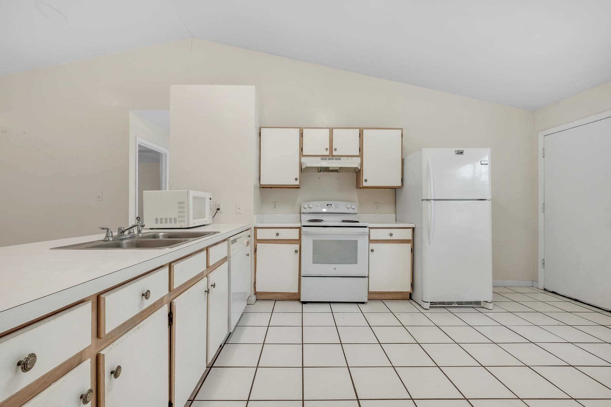 2214 Amelia Circle