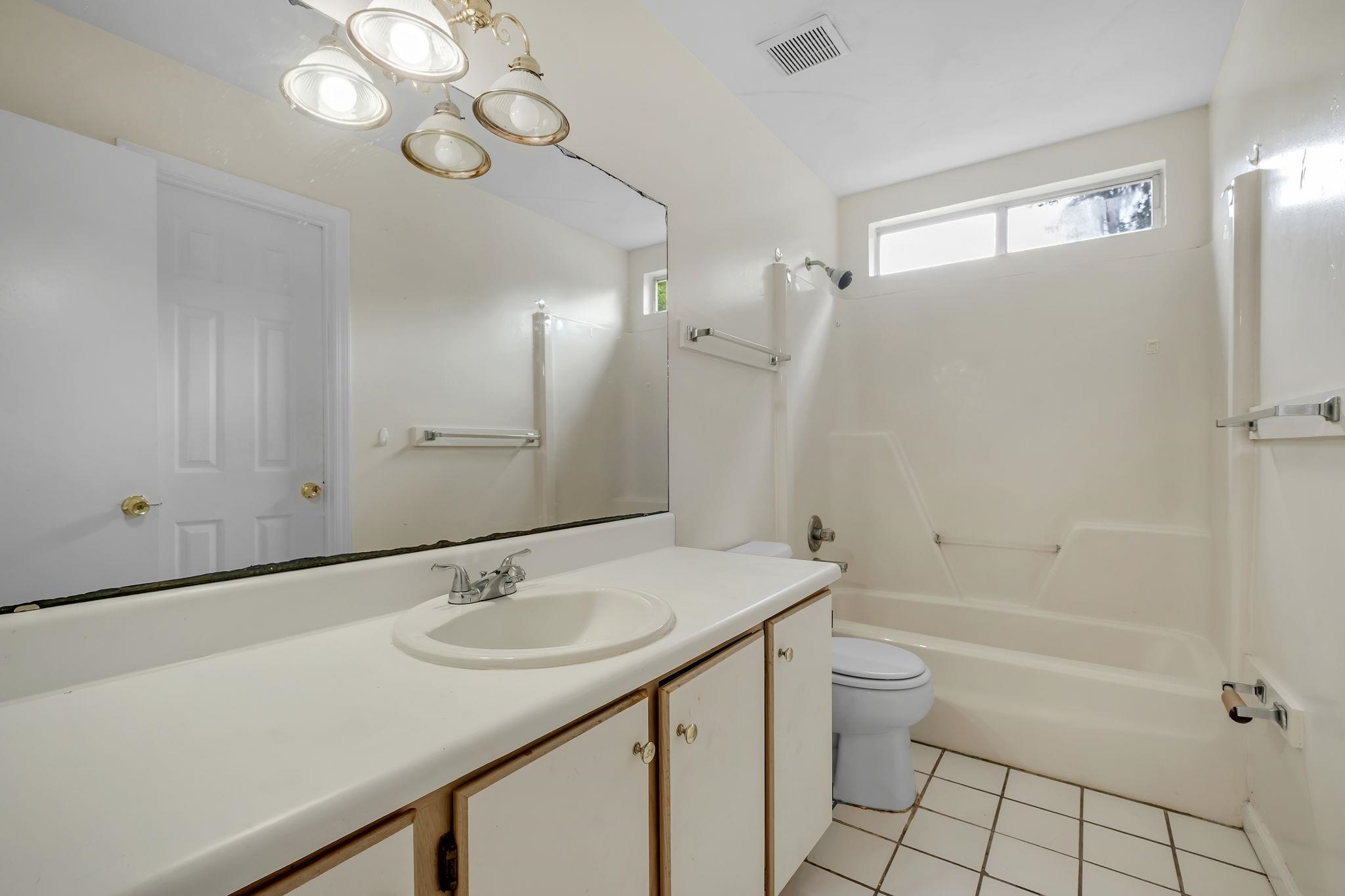 2214 Amelia Circle