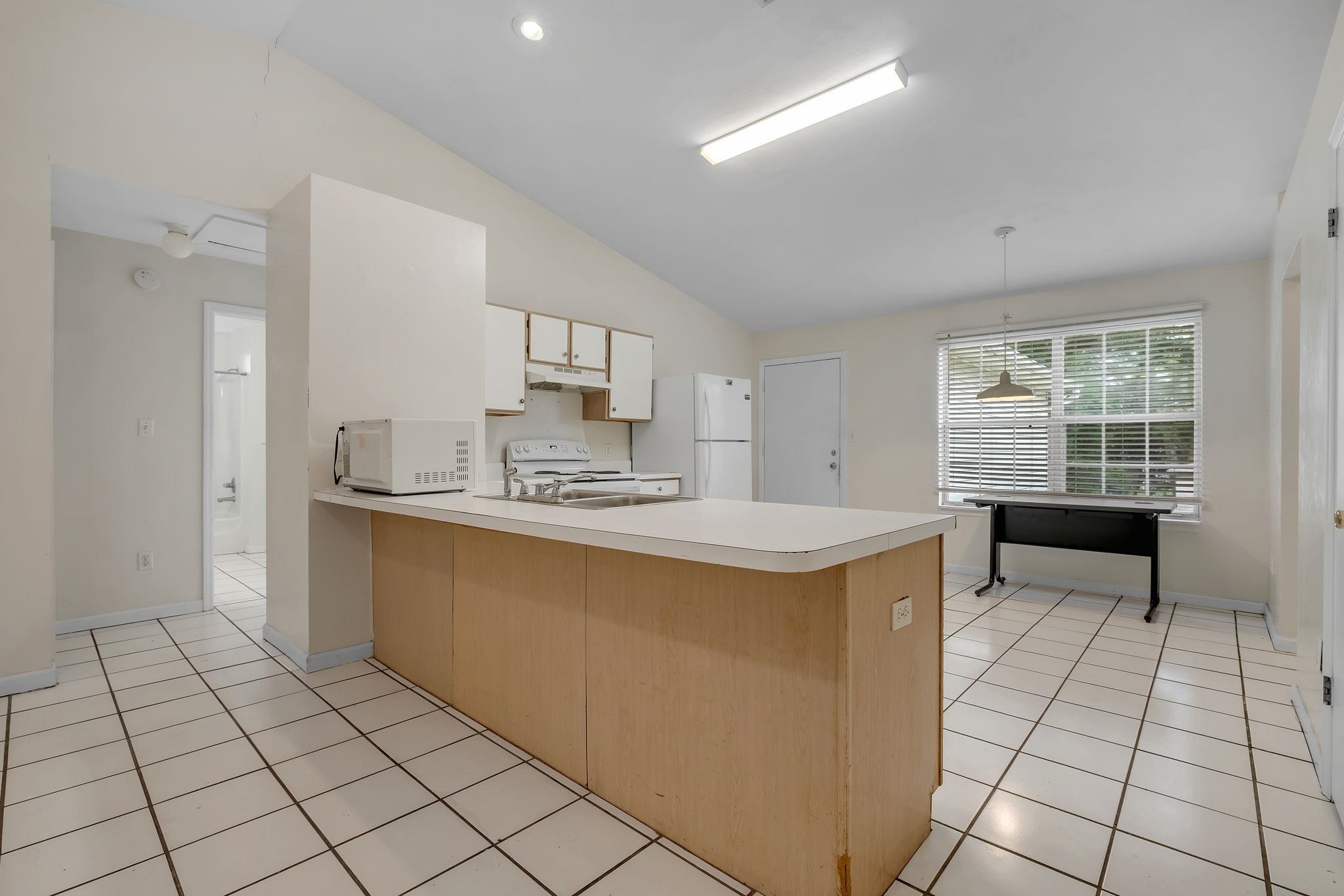 2214 Amelia Circle