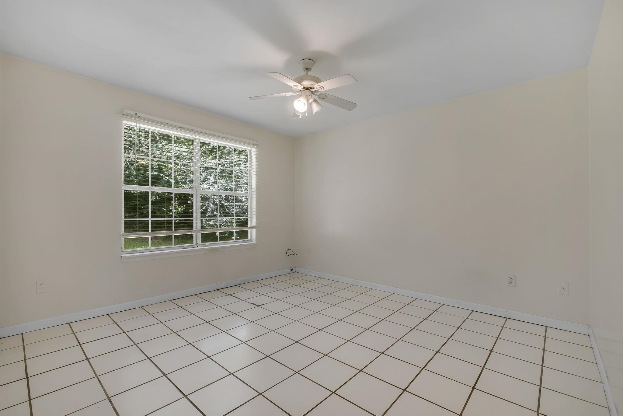 2214 Amelia Circle