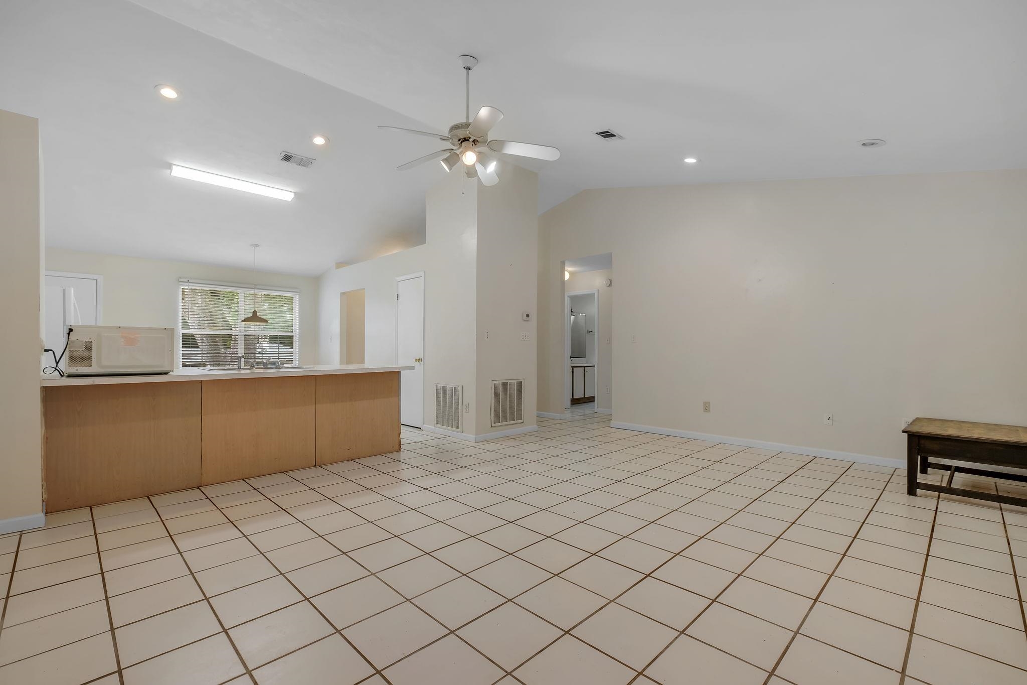 2214 Amelia Circle