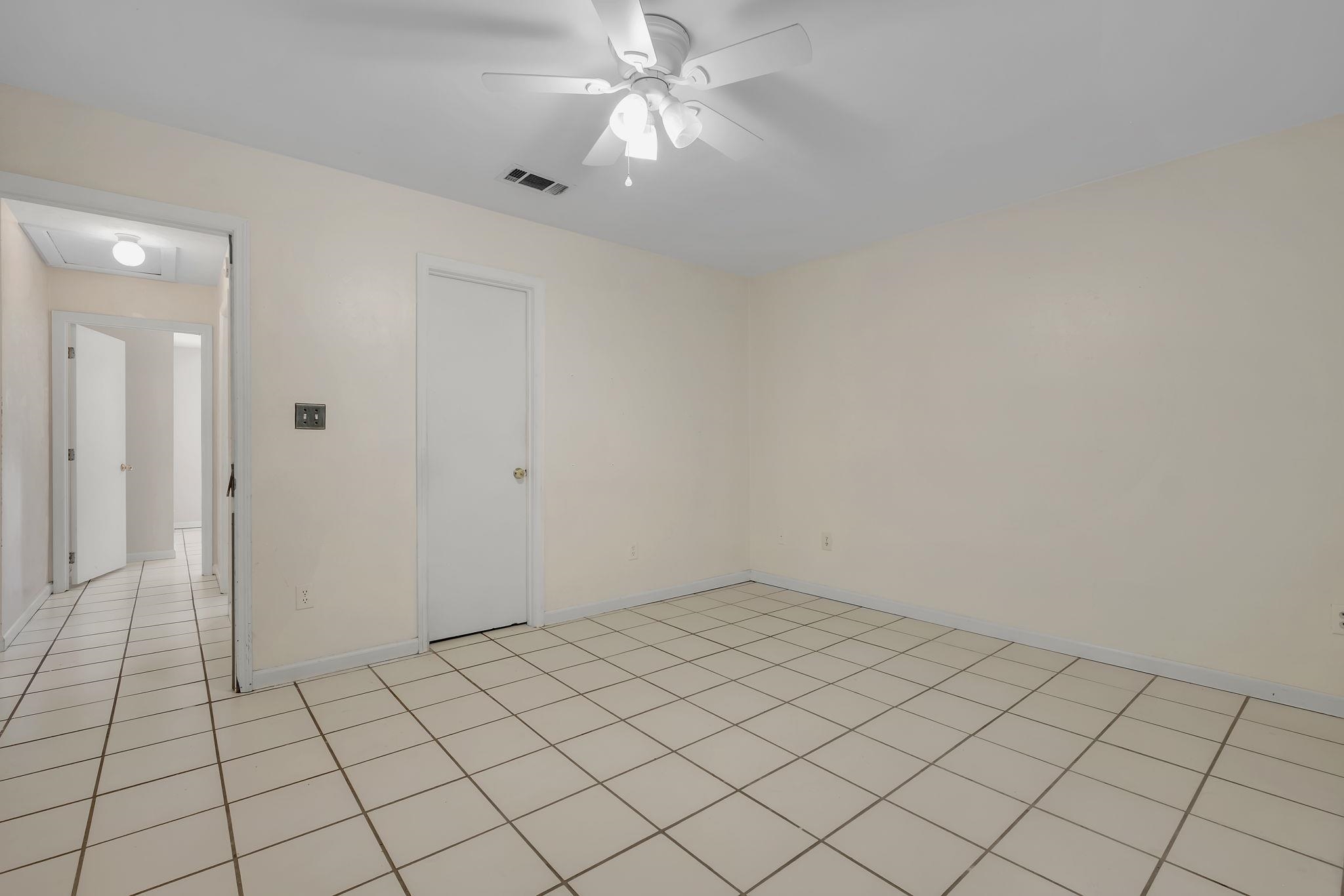 2214 Amelia Circle