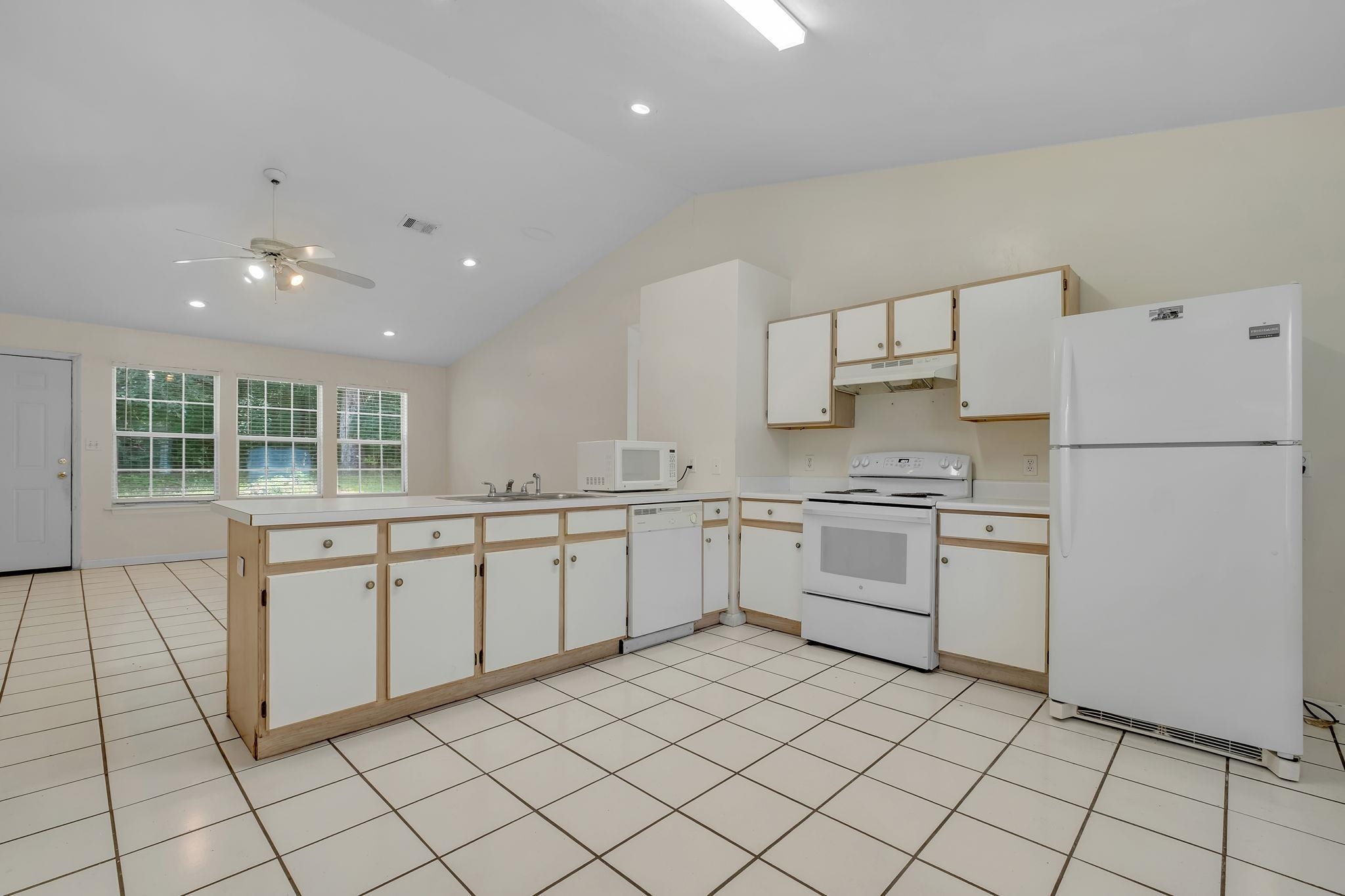 2214 Amelia Circle