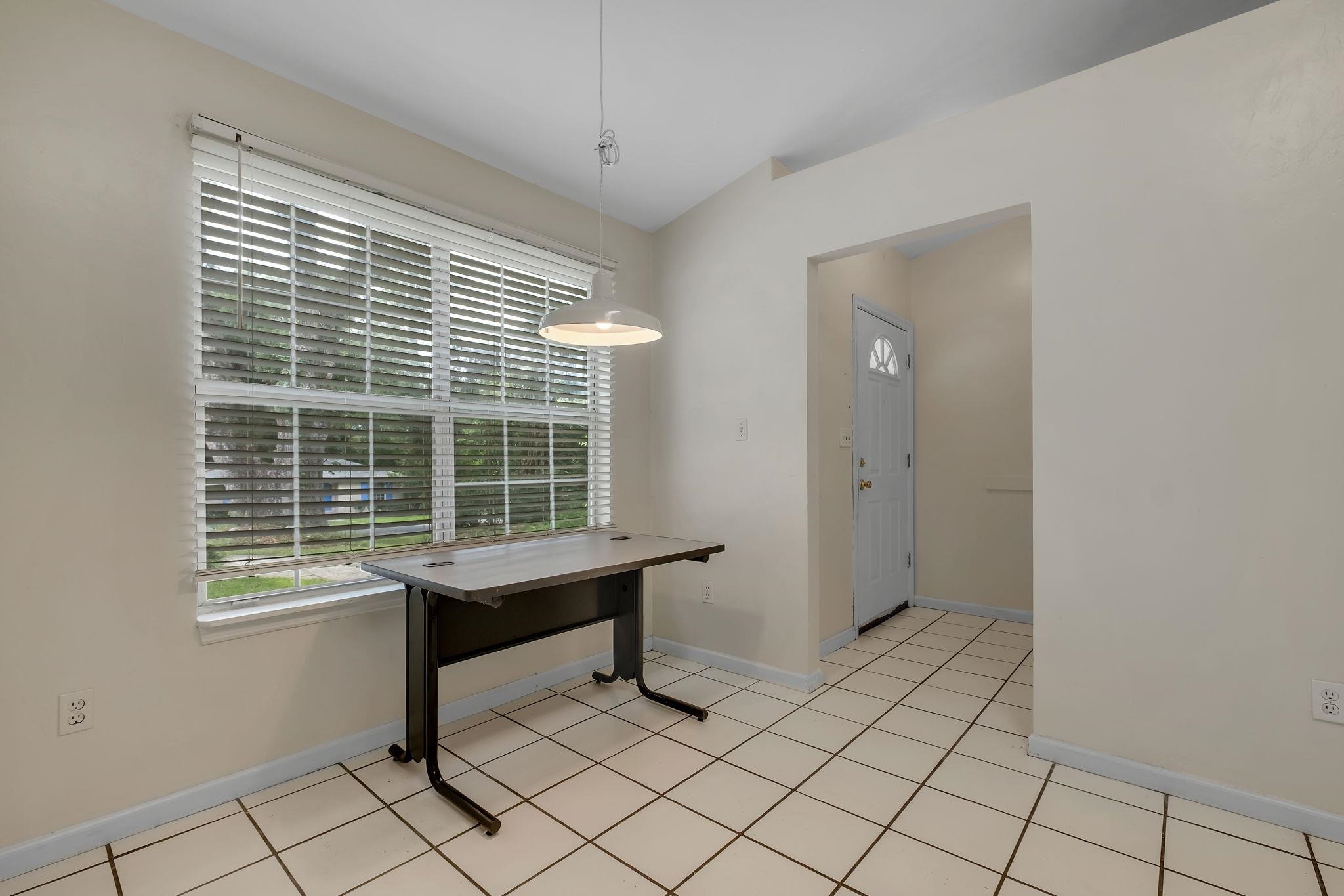 2214 Amelia Circle