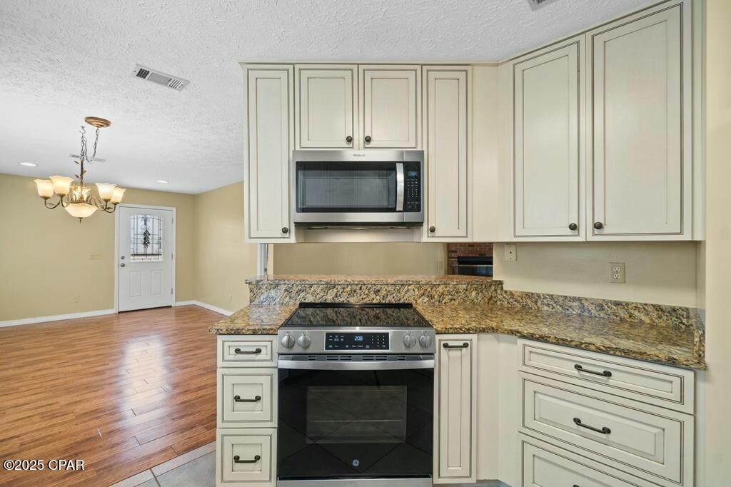142 Heritage Cir