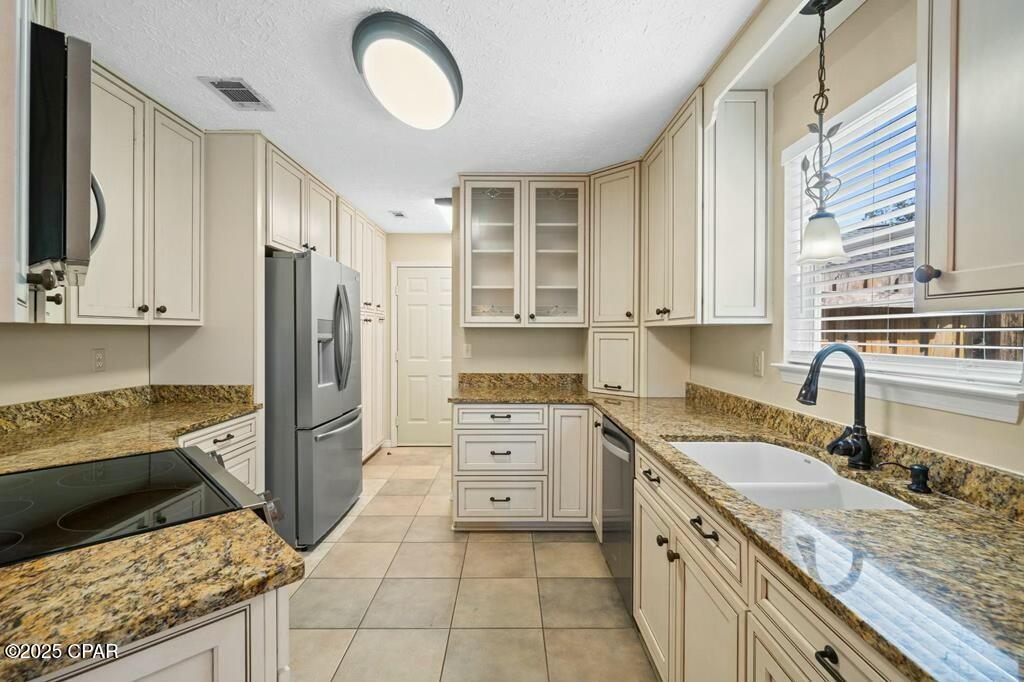 142 Heritage Cir