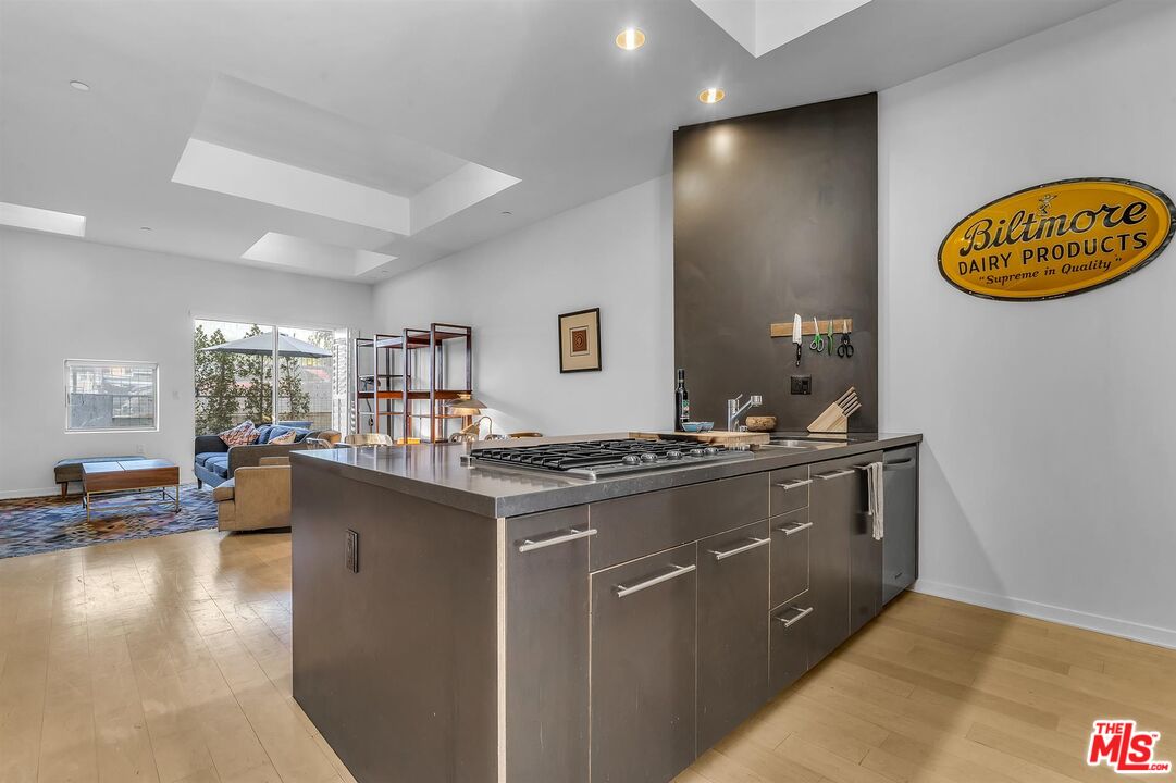 1322 N DETROIT ST Unit: 3