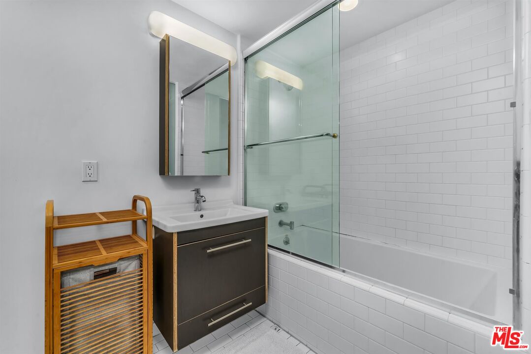 1322 N DETROIT ST Unit: 3