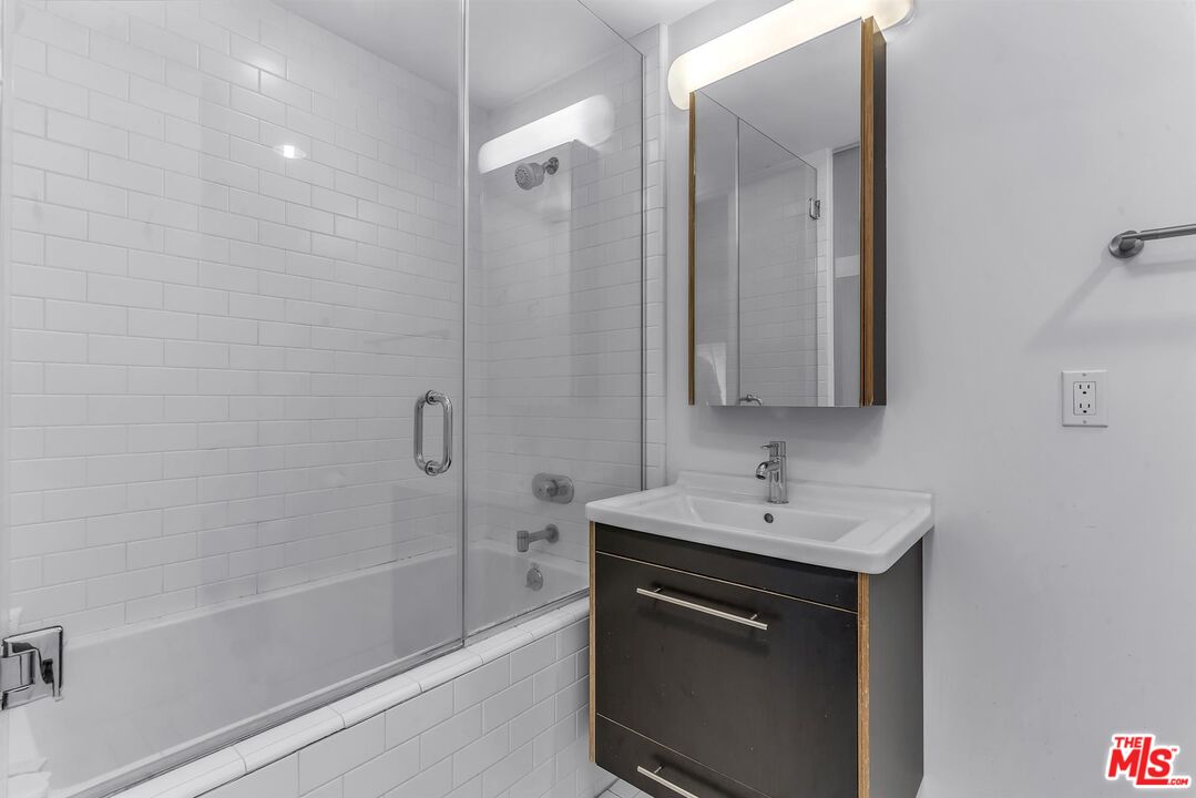 1322 N DETROIT ST Unit: 3