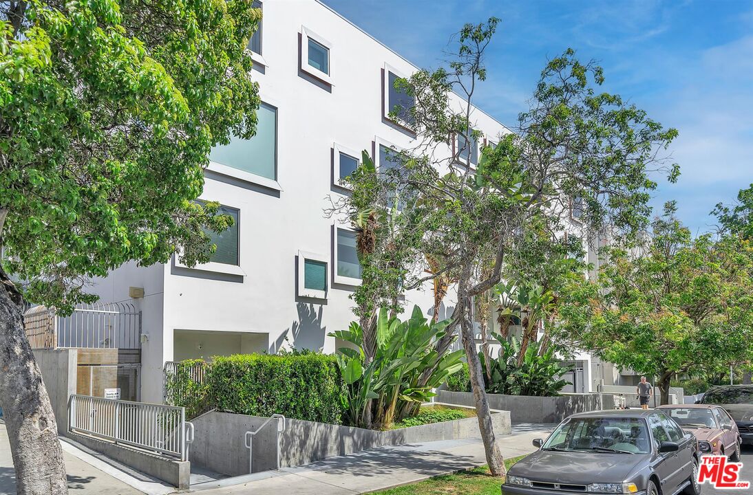 1322 N DETROIT ST Unit: 3