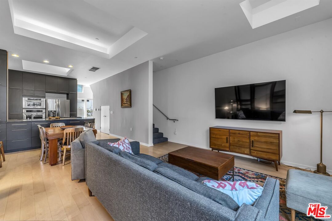 1322 N DETROIT ST Unit: 3