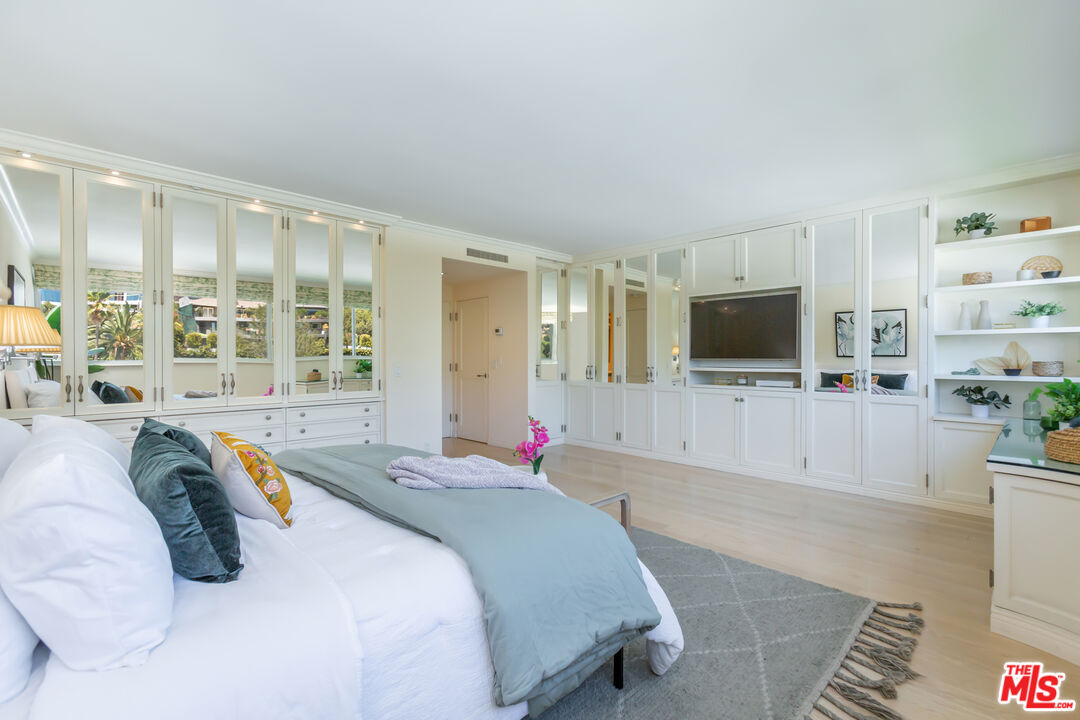 8787 Shoreham Dr Unit: 1102