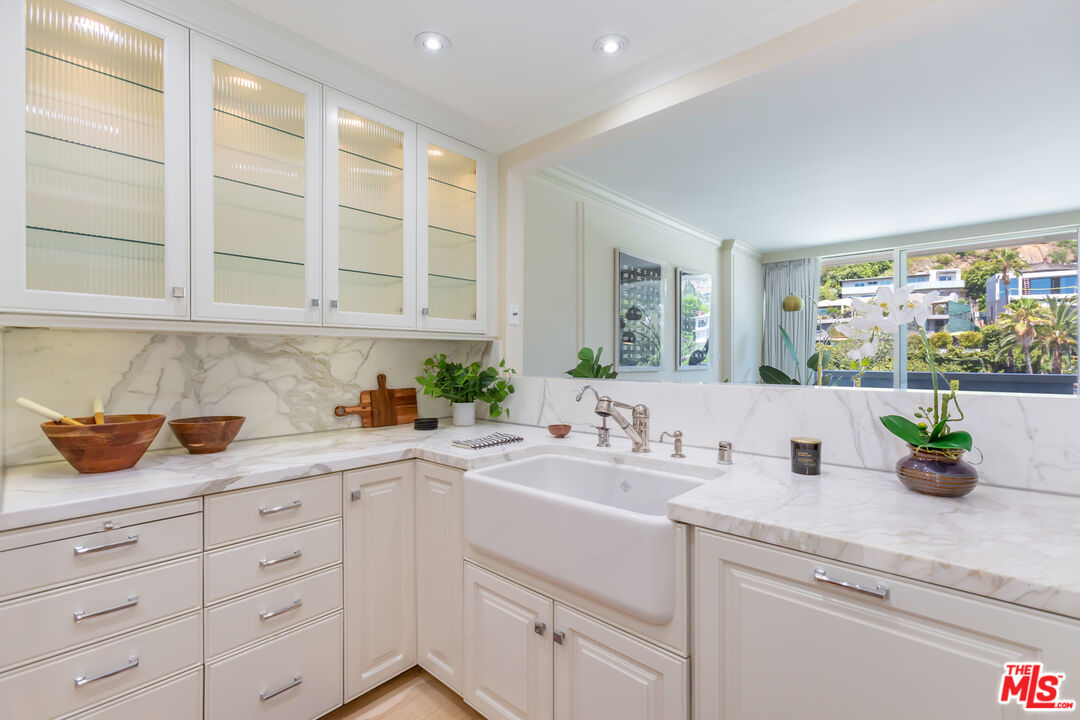 8787 Shoreham Dr Unit: 1102