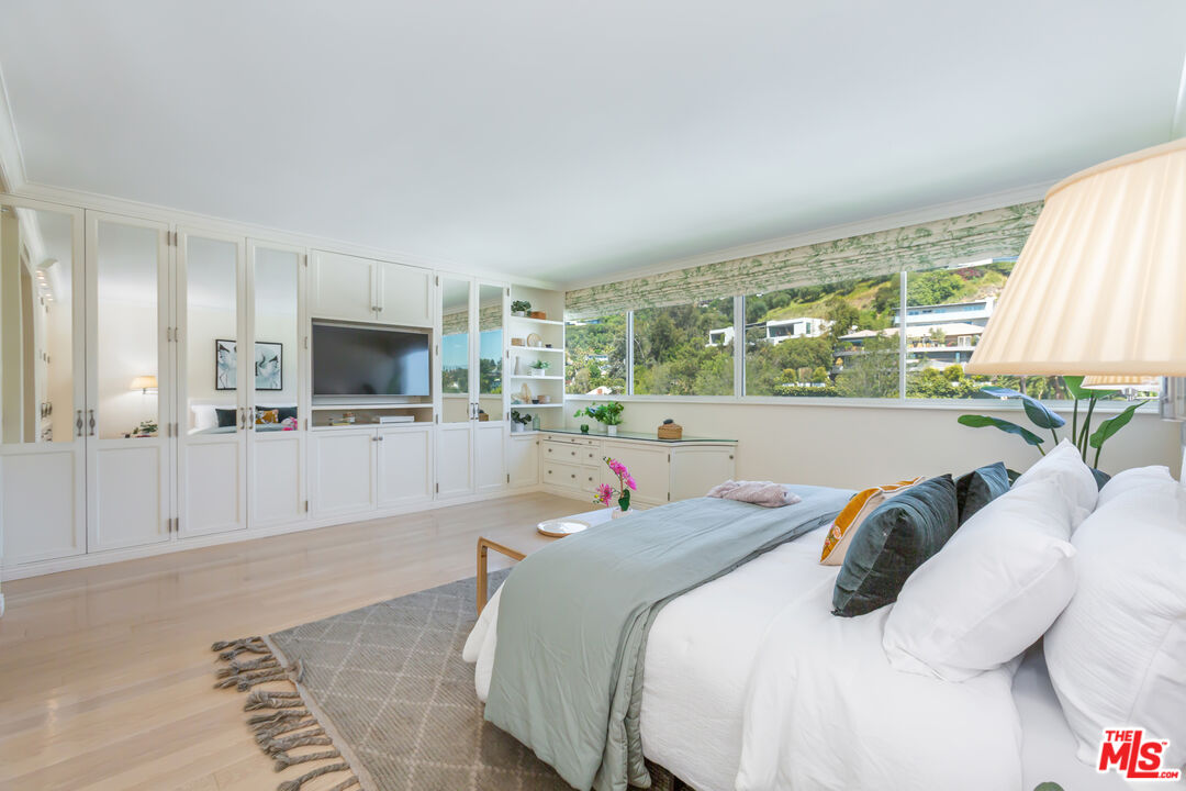 8787 Shoreham Dr Unit: 1102