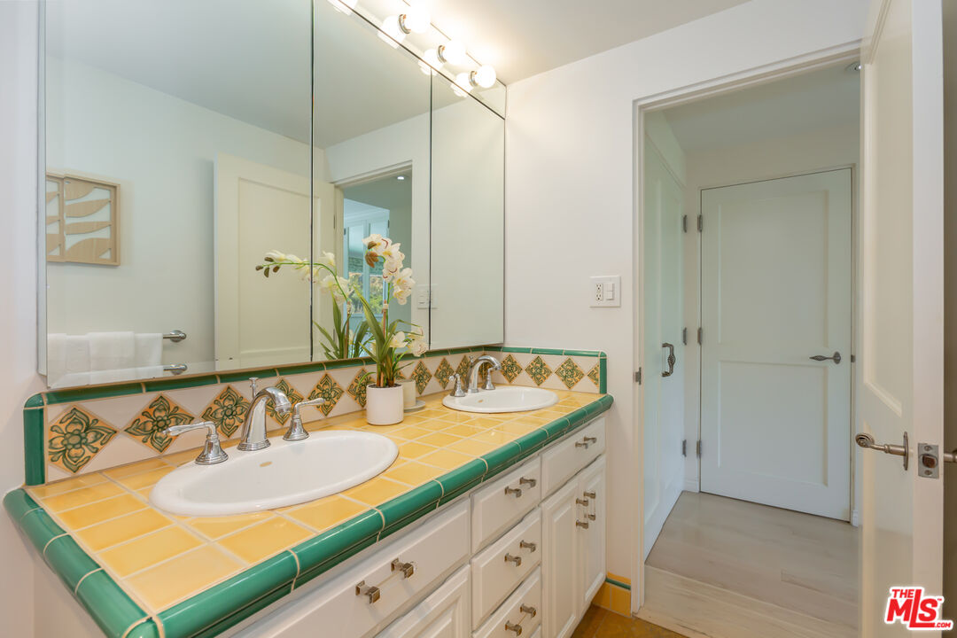 8787 Shoreham Dr Unit: 1102