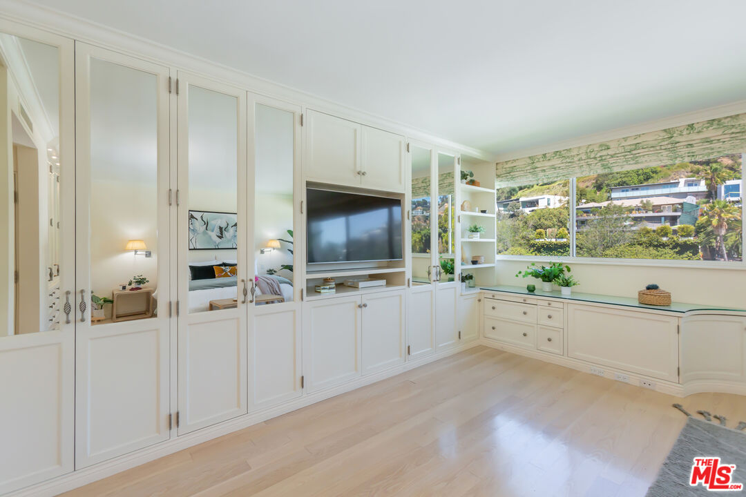 8787 Shoreham Dr Unit: 1102