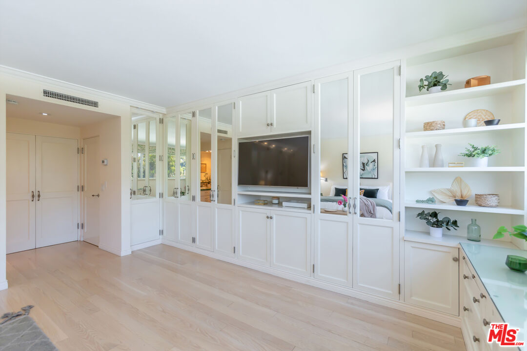 8787 Shoreham Dr Unit: 1102