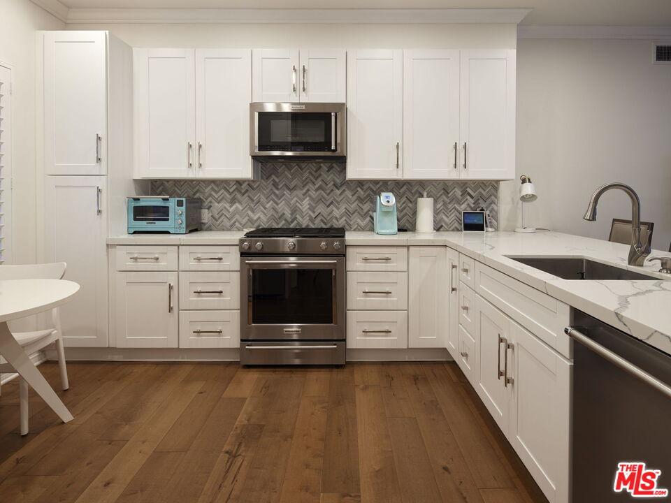 851 N San Vicente Blvd Unit: 123