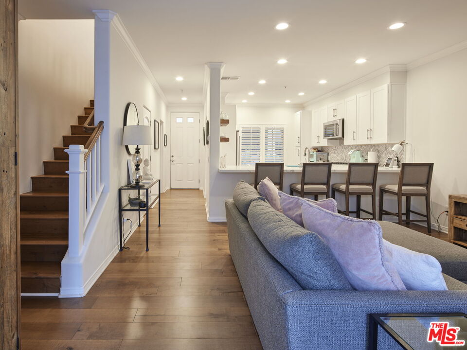 851 N San Vicente Blvd Unit: 123