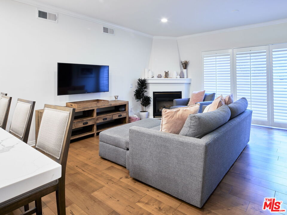 851 N San Vicente Blvd Unit: 123