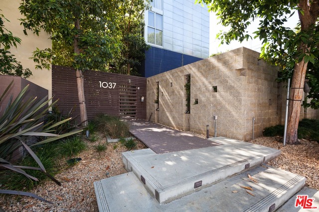 1037 N LAUREL AVE Unit: 17