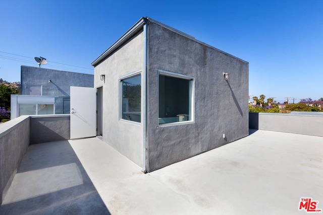 1037 N LAUREL AVE Unit: 17