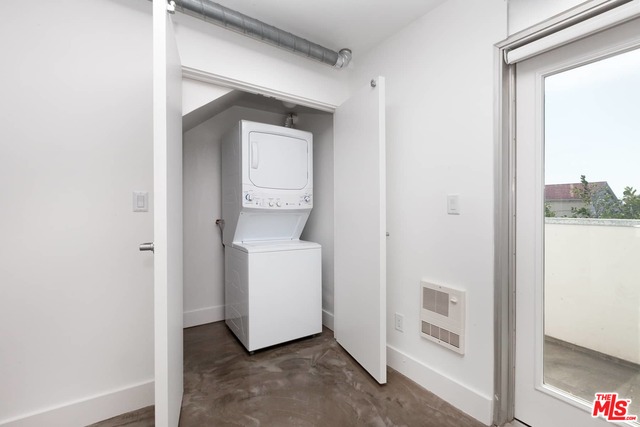 1037 N LAUREL AVE Unit: 17